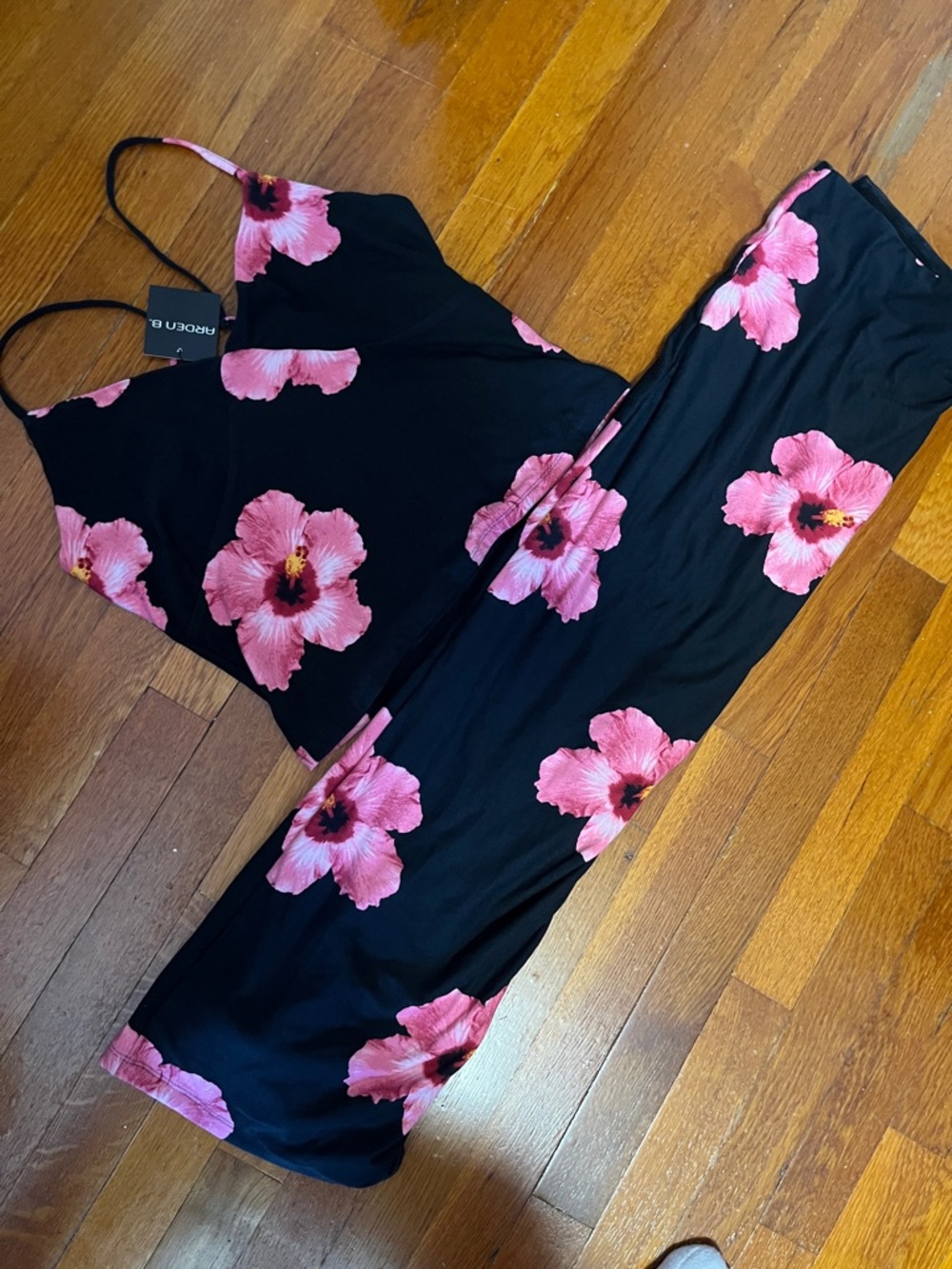 NWT. XL Black Floral Two-Piece SKIRT Set with Pink Hibiscus Print